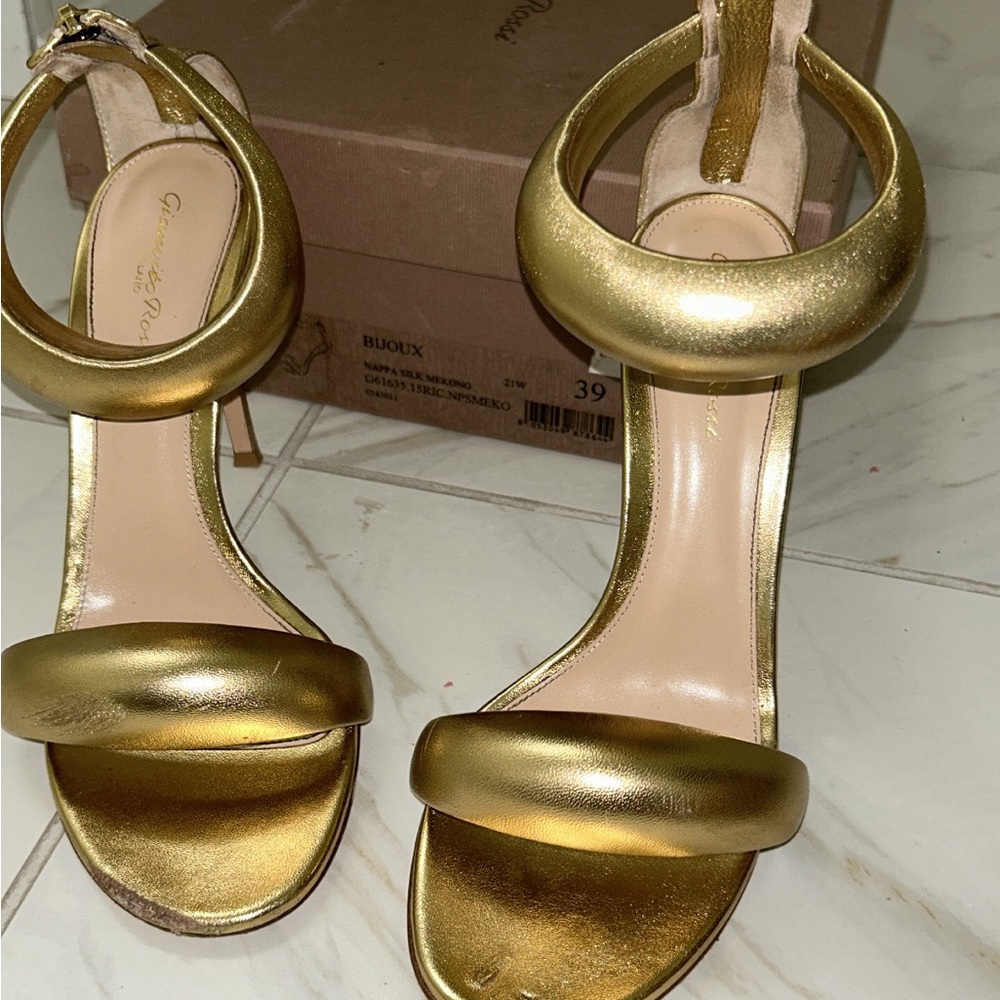 Gianvito Rossi bijoux heels in gold